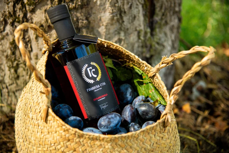 flasa-rakije-u-korpi